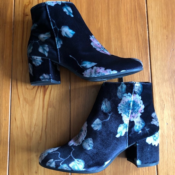 Sam Edelman | Floral Velour Booties - Picture 4 of 9